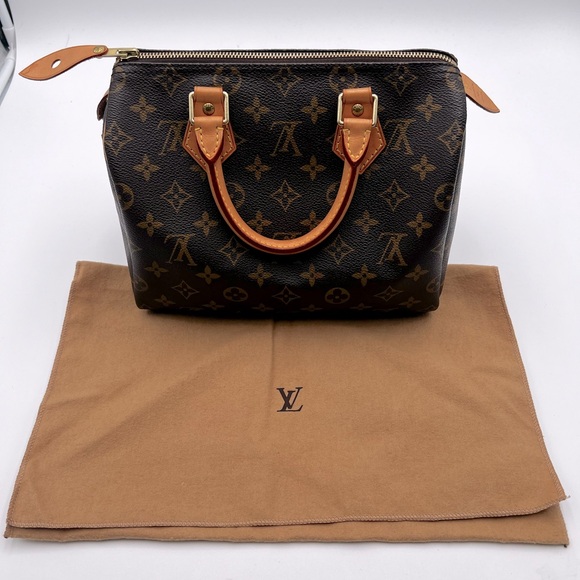 Pre-loved and rarely used Louis Vuitton Speedy Handbag Monogram Canvas 25. - Picture 10 of 13